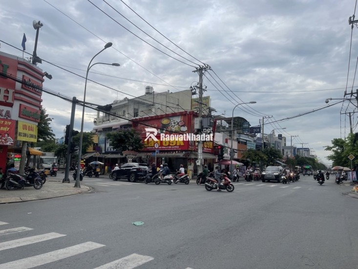 Bán Nhà Mặt Tiền Phan Văn Hớn Quận 12 - 300m² (10x30m) - Vị Trí Kinh Doanh Đắc Địa